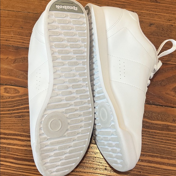 Classic Reebok - Picture 3 of 3